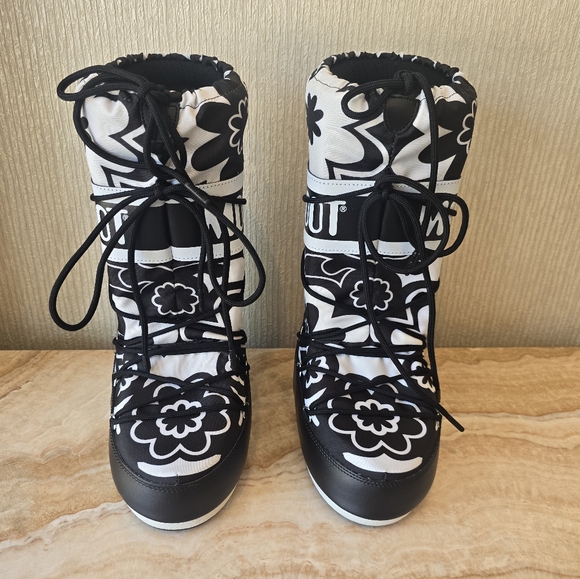 Moon Boot Icon Flower Moon Boots Floral Boots Black White Flowers - Picture 13 of 16